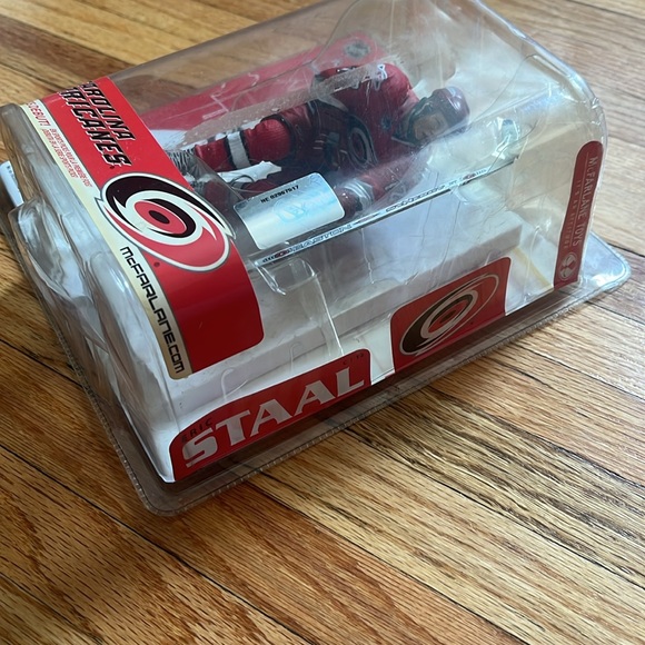 Eric Staal McFarlanes Sportspicks Figure / NHL / Carolina Hurricanes / 2007 - Picture 2 of 8